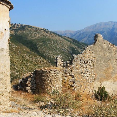 Mpolanos Guesthouse Himare Eksteriør bilde