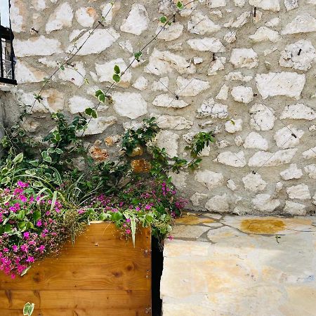 Mpolanos Guesthouse Himare Eksteriør bilde